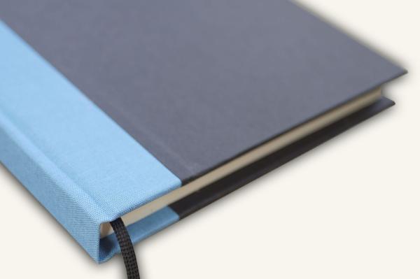 Schreib - und Notizbuch schwarz, mit hellblauem Leinen